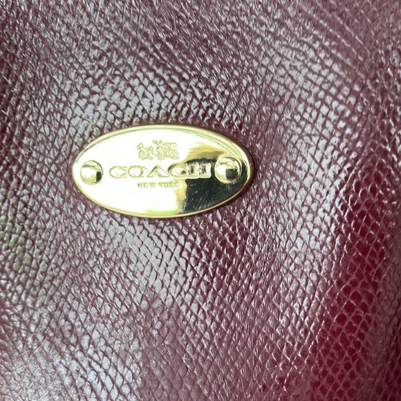 Coach burgundy handbag like new - Picture 3 of 8